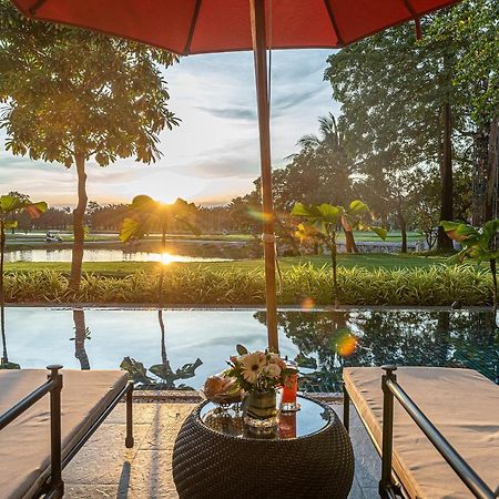 Summit Windmill Golf Suite Hotel At Suvarnabhumi Бангкок Экстерьер фото View of the golf course from the clubhouse