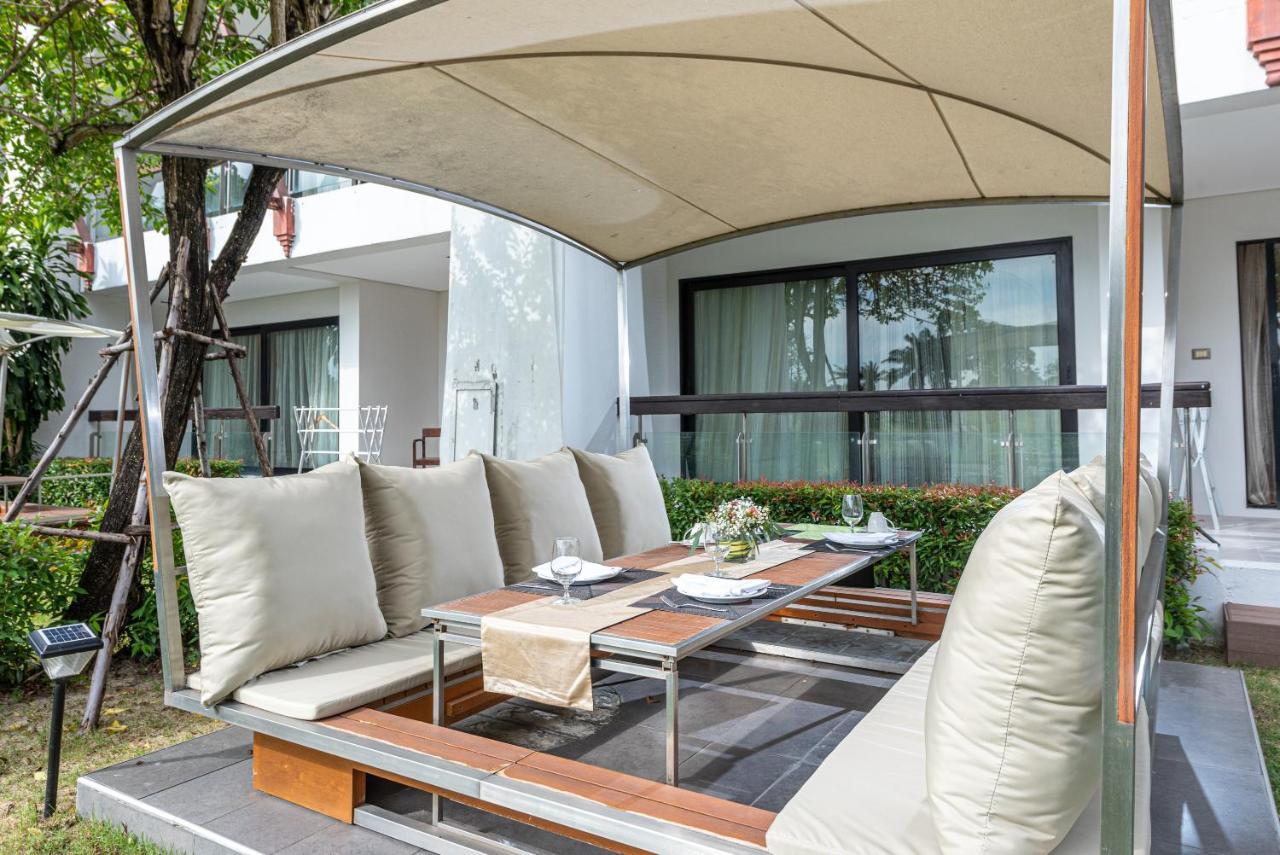 Summit Windmill Golf Suite Hotel At Suvarnabhumi Бангкок Экстерьер фото A patio set