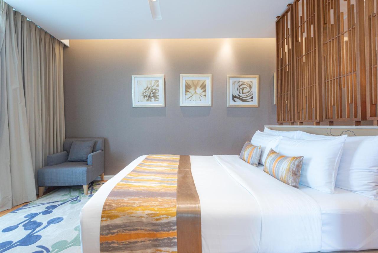 Summit Windmill Golf Suite Hotel At Suvarnabhumi Бангкок Экстерьер фото Deluxe Room