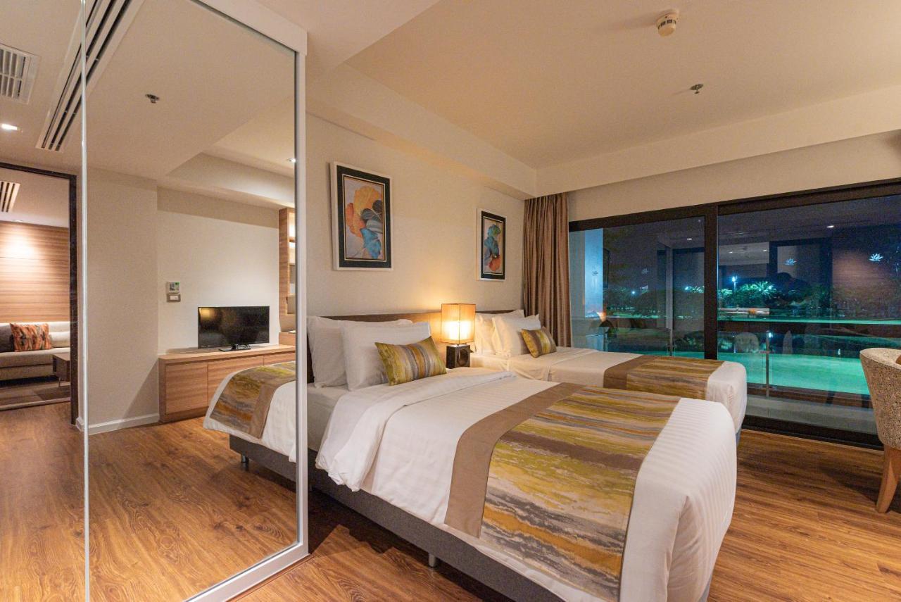 Summit Windmill Golf Suite Hotel At Suvarnabhumi Бангкок Экстерьер фото Deluxe Room