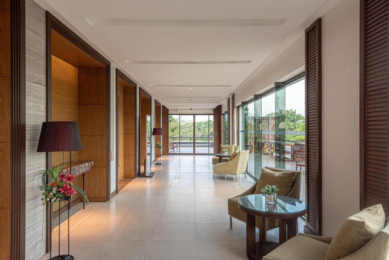 Summit Windmill Golf Suite Hotel At Suvarnabhumi Бангкок Экстерьер фото The interior of the hotel